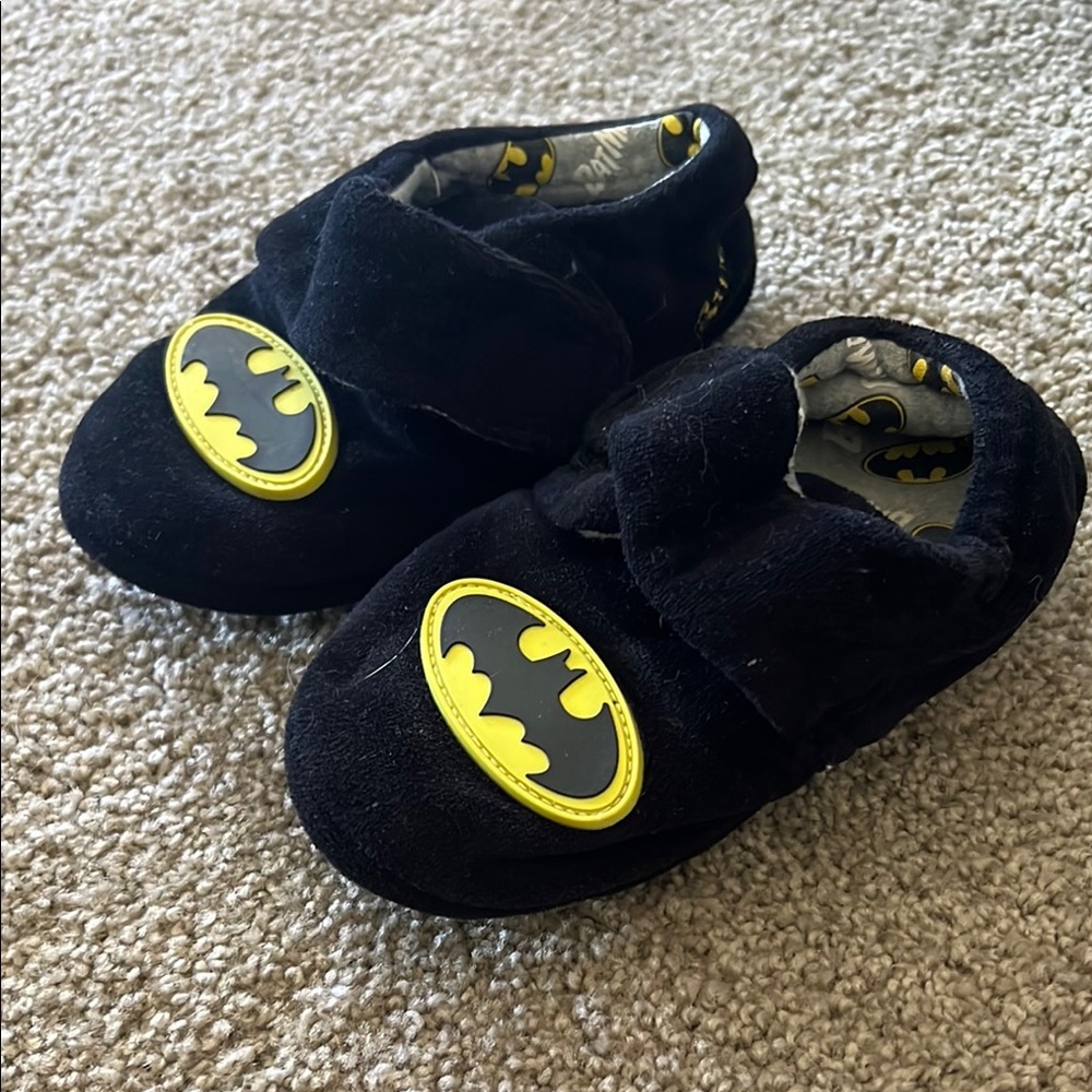 Batman Kids Slippers Size 6t - Black and Yellow